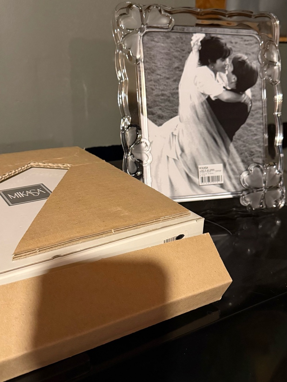 NIB new in box Mikasa Love’s Whisper crystal glass 8x10 photo picture frame